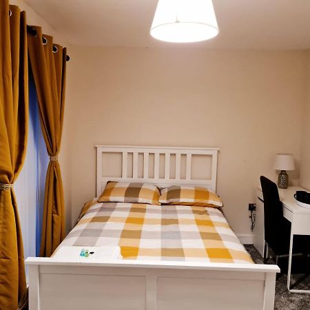 דרבי Mills Home Stays מראה חיצוני תמונה