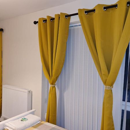 דרבי Mills Home Stays מראה חיצוני תמונה