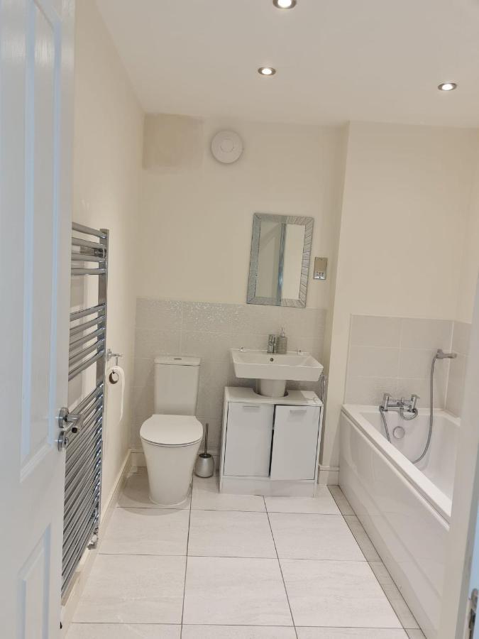 דרבי Mills Home Stays מראה חיצוני תמונה