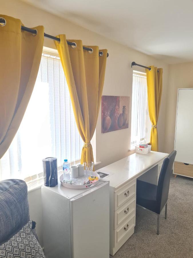 דרבי Mills Home Stays מראה חיצוני תמונה
