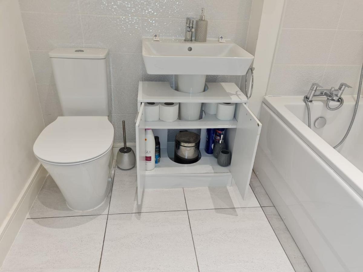 דרבי Mills Home Stays מראה חיצוני תמונה